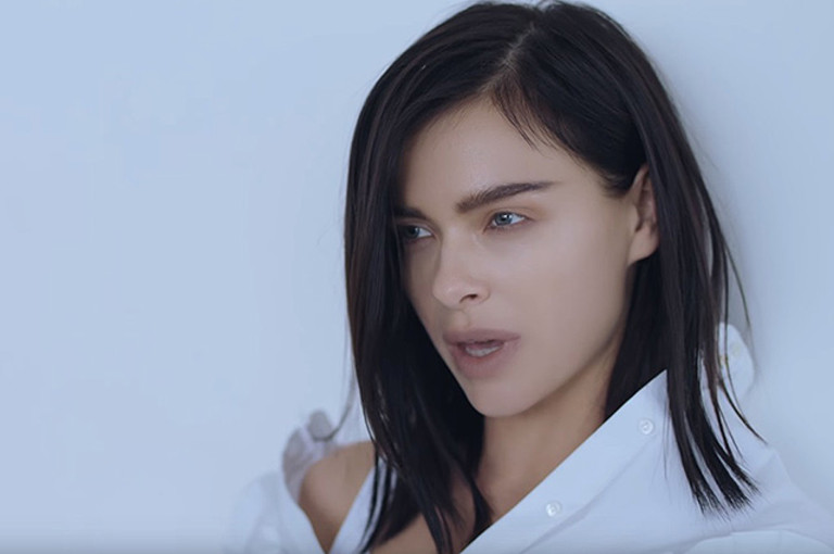 Кадры из клипа: Лена Темникова - «Вдох»
